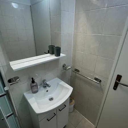 Apartman With Parking Space - 23914 *