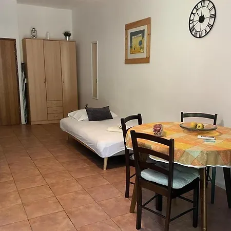 Apartman With Parking Space - 23914 Omis